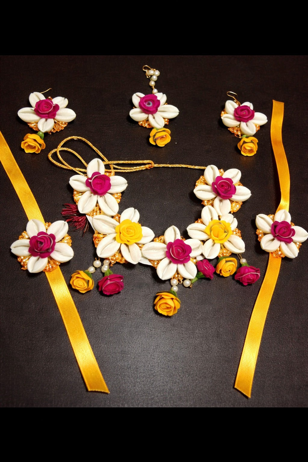 Bridal Haldi Set 1 Necklace, 2 Earrings, 2 Bracelets, 1 Mangtika